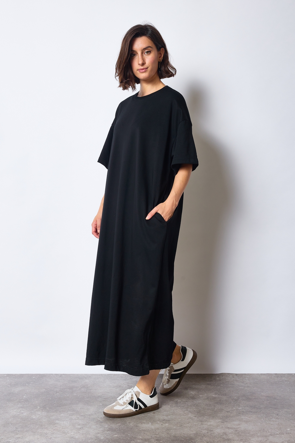 Réf. 43015 - Robe longue décontractée en coton à demi-manches, à épaules tombantes et à col rond