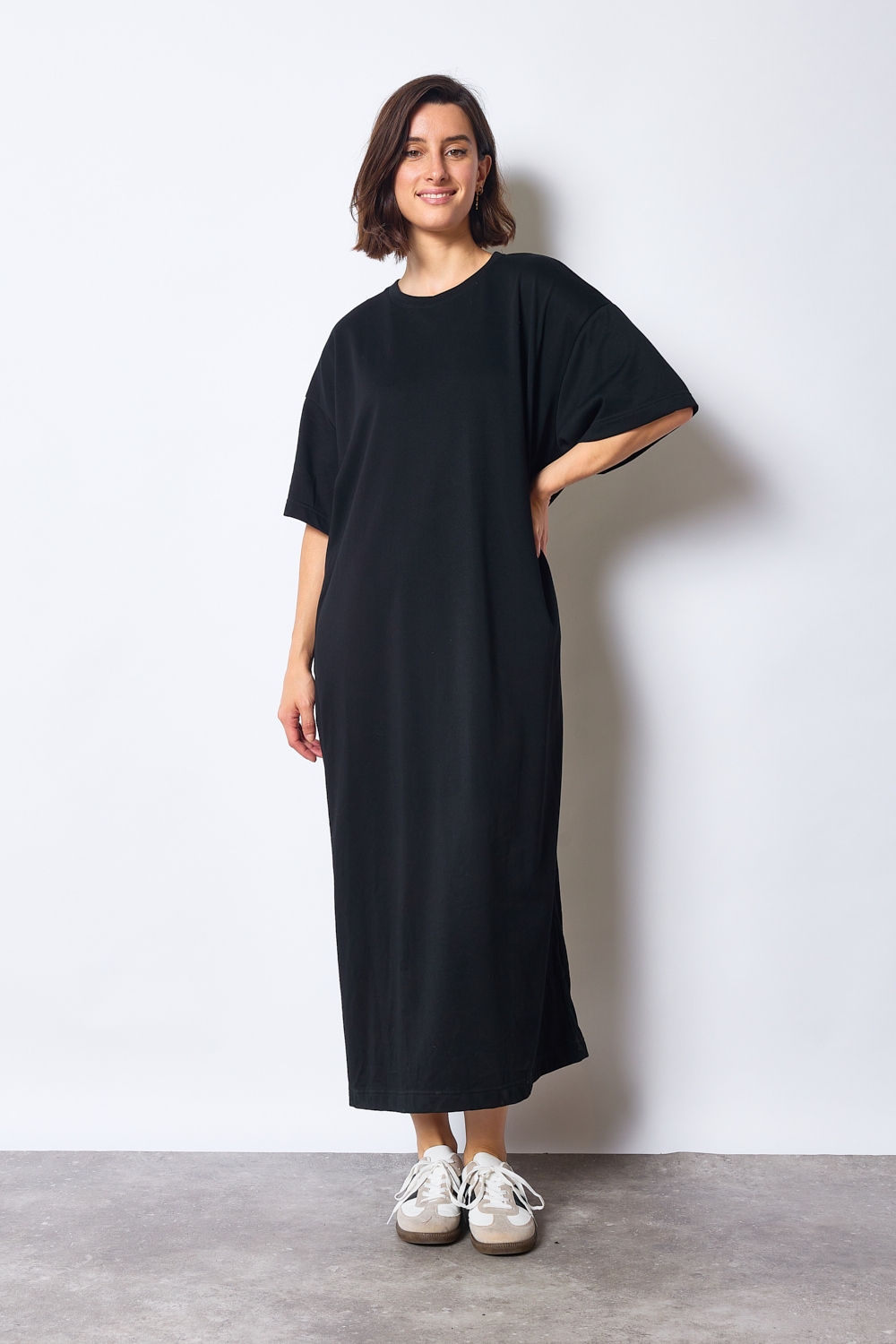 Réf. 43015 - Robe longue décontractée en coton à demi-manches, à épaules tombantes et à col rond